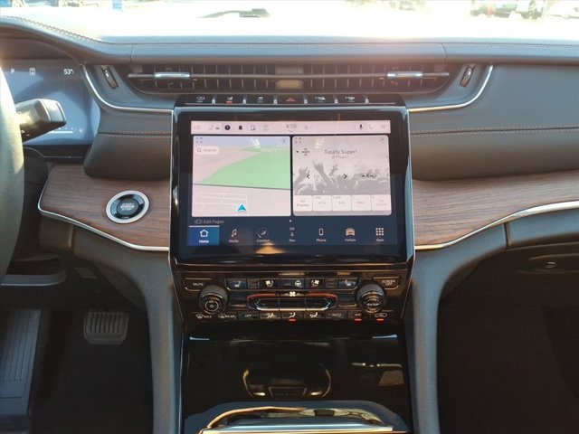 Used 2023 Jeep Grand Cherokee L Summit w/ Luxury Tech Group V image 10