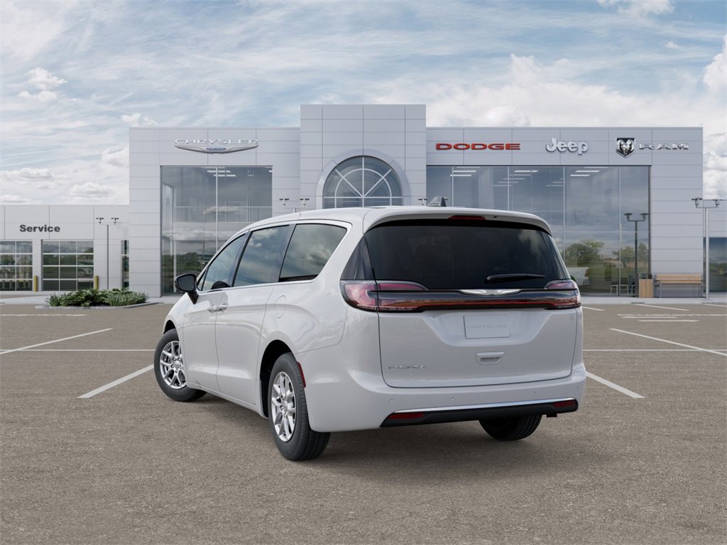New 2026 Chrysler Pacifica Select image 3