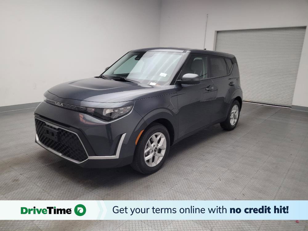 Used 2025 Kia Soul LX FWD image 1