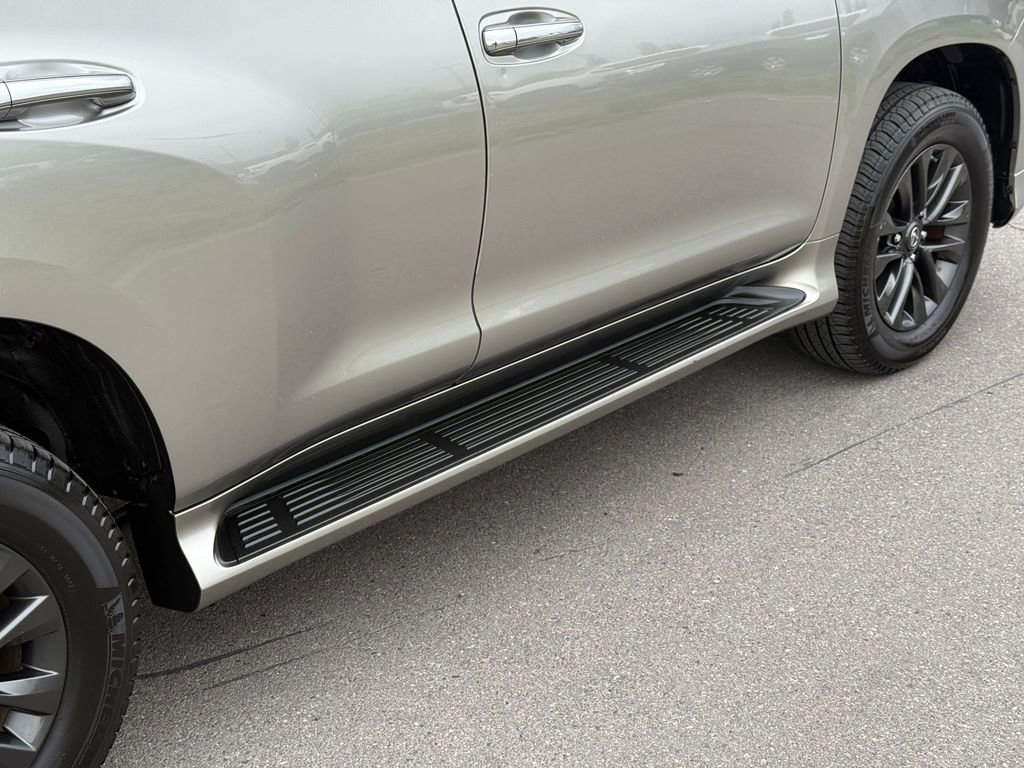 Used 2020 Lexus GX 460 Premium w/ Premium Package image 17