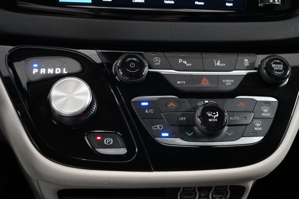 Used 2024 Chrysler Pacifica Touring-L FWD image 15