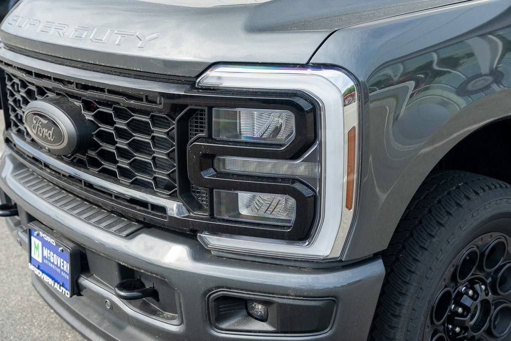 New 2026 Ford F250 Lariat w/ Black Appearance Package AWD/4WD image 12