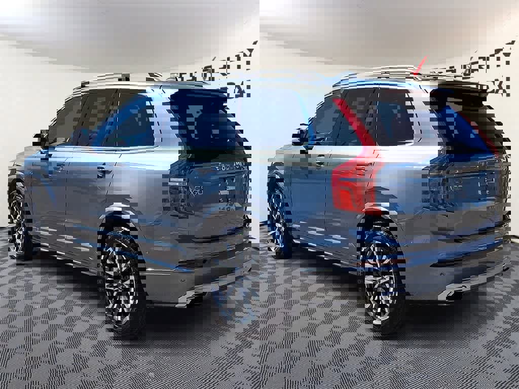 Used 2018 Volvo XC90 T6 Momentum w/ Convenience Package image 5