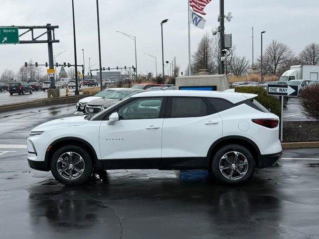 Used 2025 Chevrolet Blazer LT image 2