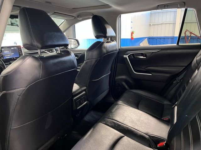 Used 2021 Toyota RAV4 XLE Premium image 17