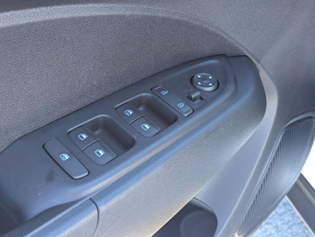 Used 2025 Hyundai Venue SEL FWD image 13