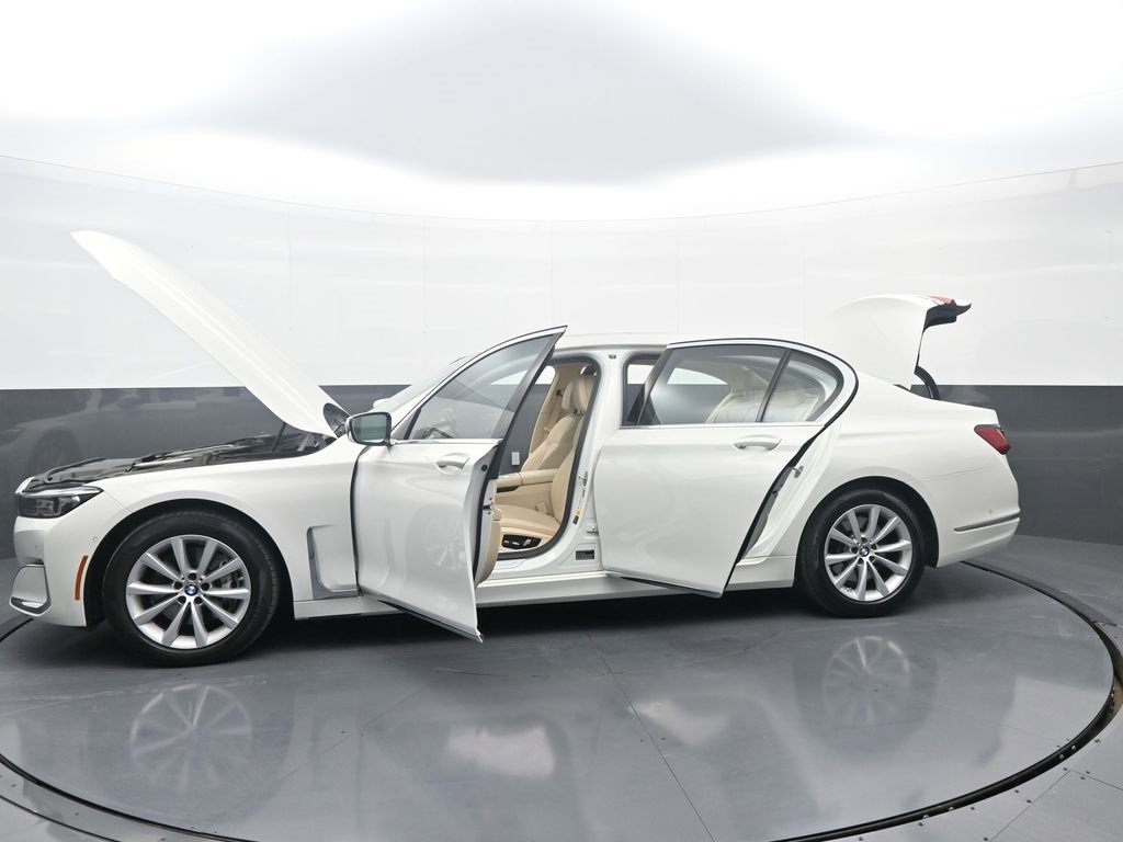 Used 2021 BMW 740i xDrive image 41