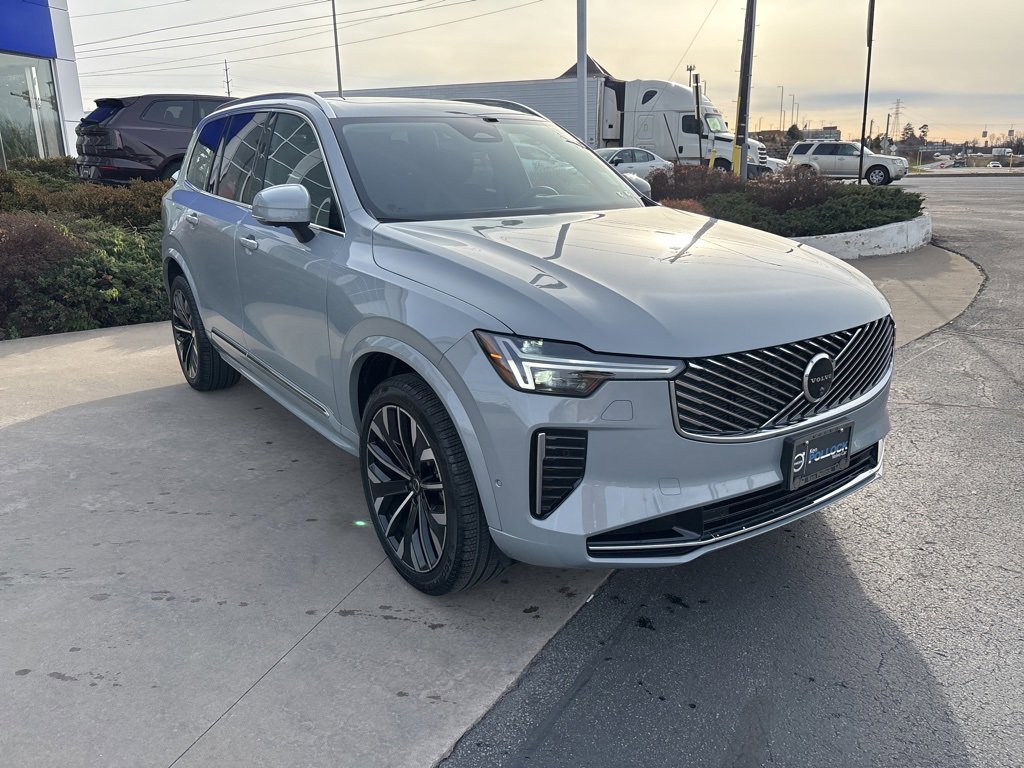 Certified 2025 Volvo XC90 B6 Plus image 3