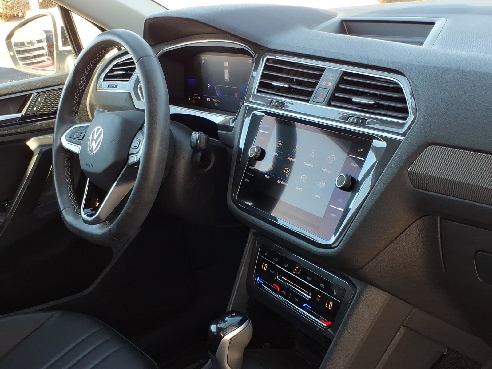 Certified 2022 Volkswagen Tiguan SE image 12