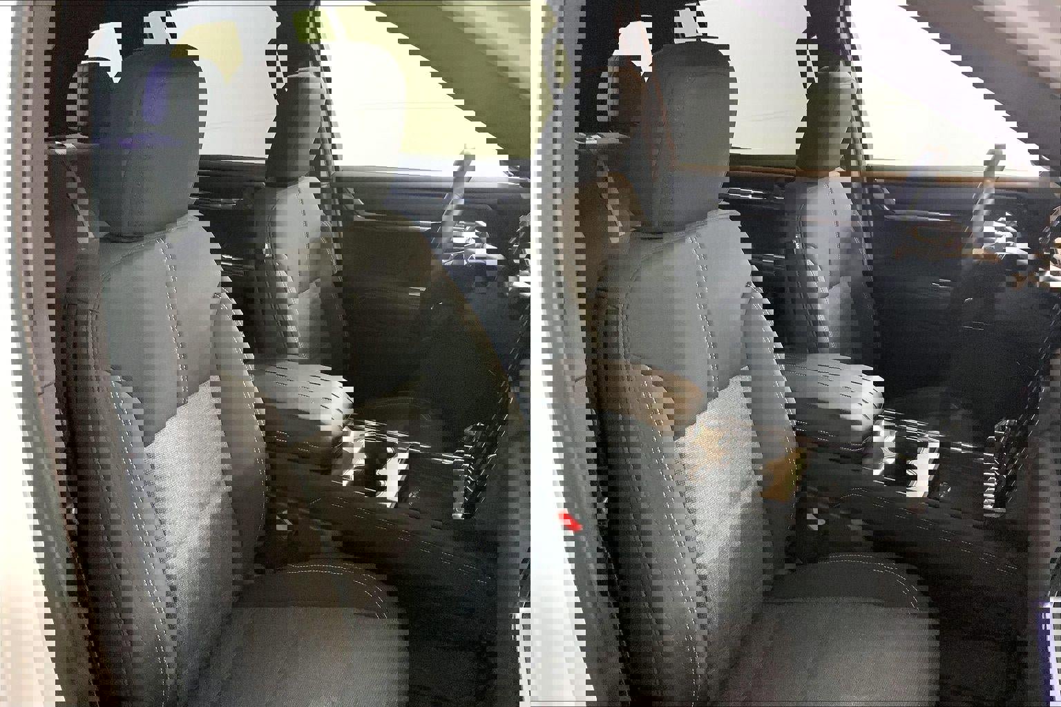 Used 2025 GMC Acadia Elevation image 7