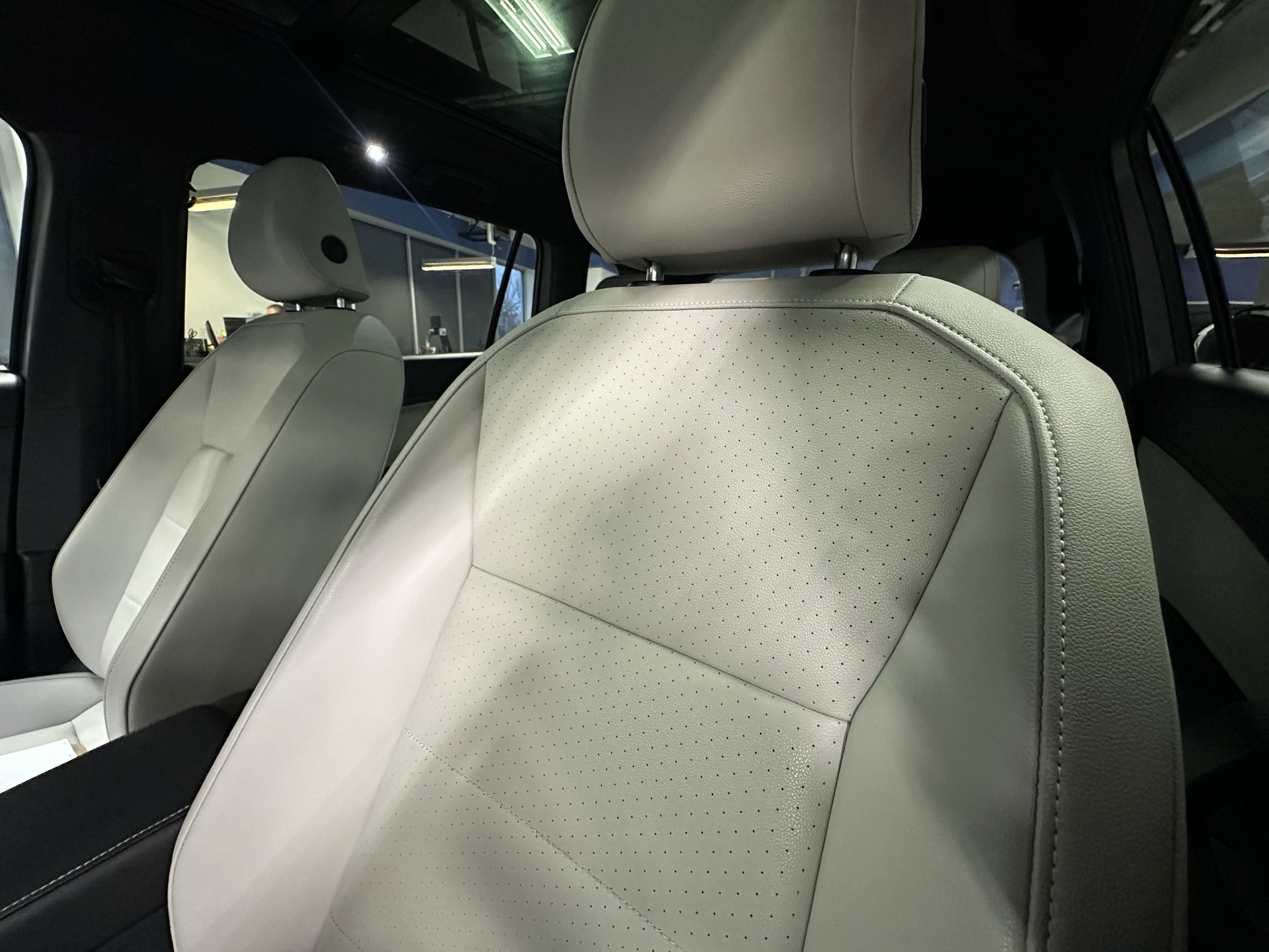 Used 2021 Volkswagen Tiguan SE R-Line image 10