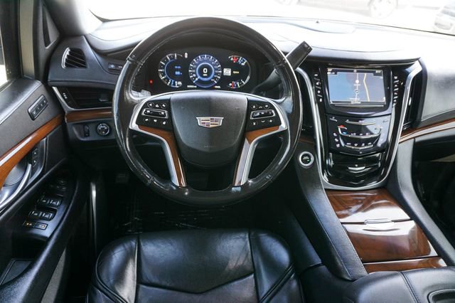 Used 2018 Cadillac Escalade Luxury AWD/4WD image 21