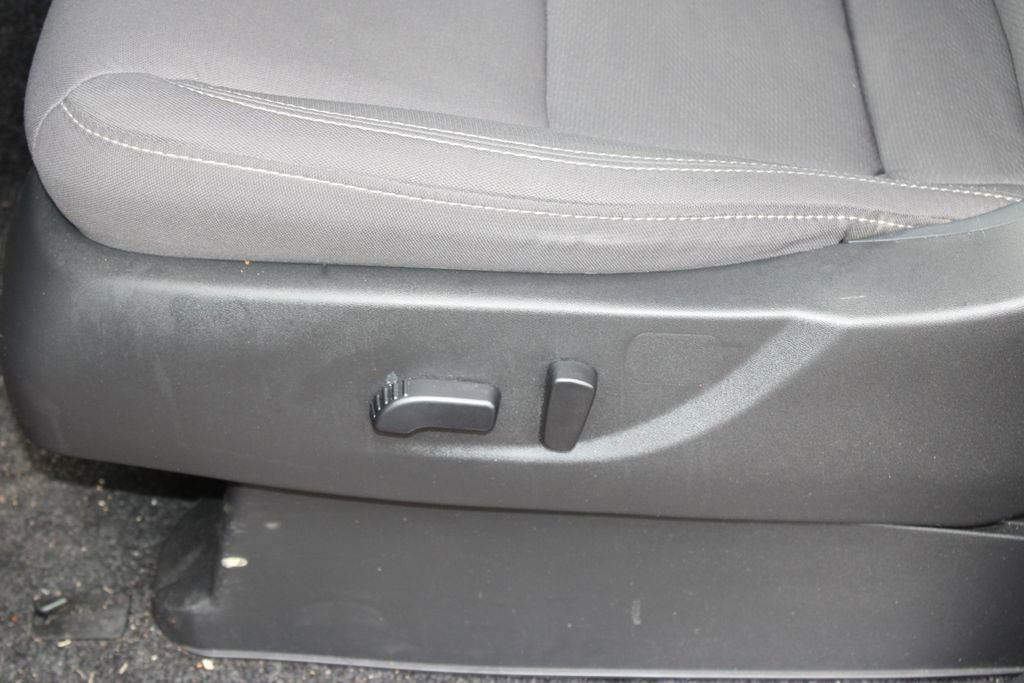 Used 2024 Nissan Frontier SV image 35