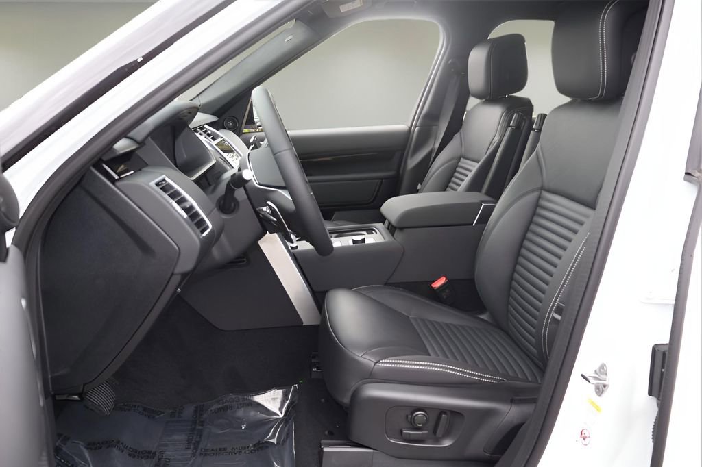 Used 2025 Land Rover Discovery S image 12