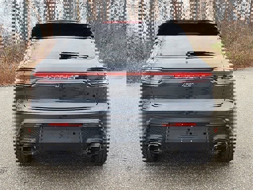 Certified 2025 Porsche Macan image 6