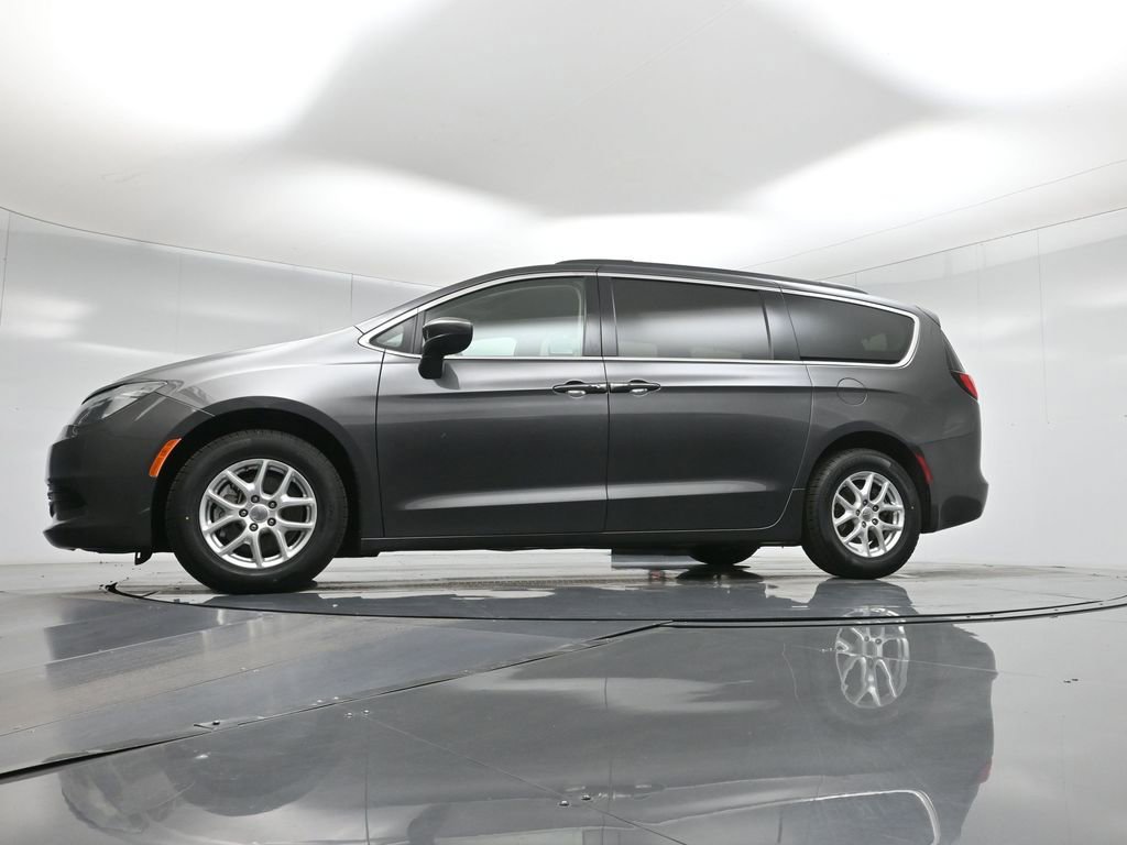 Used 2020 Chrysler Voyager Lxi image 8