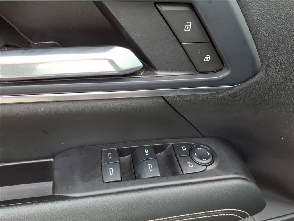 Used 2025 GMC Terrain Elevation w/ Technology Package II AWD/4WD image 23