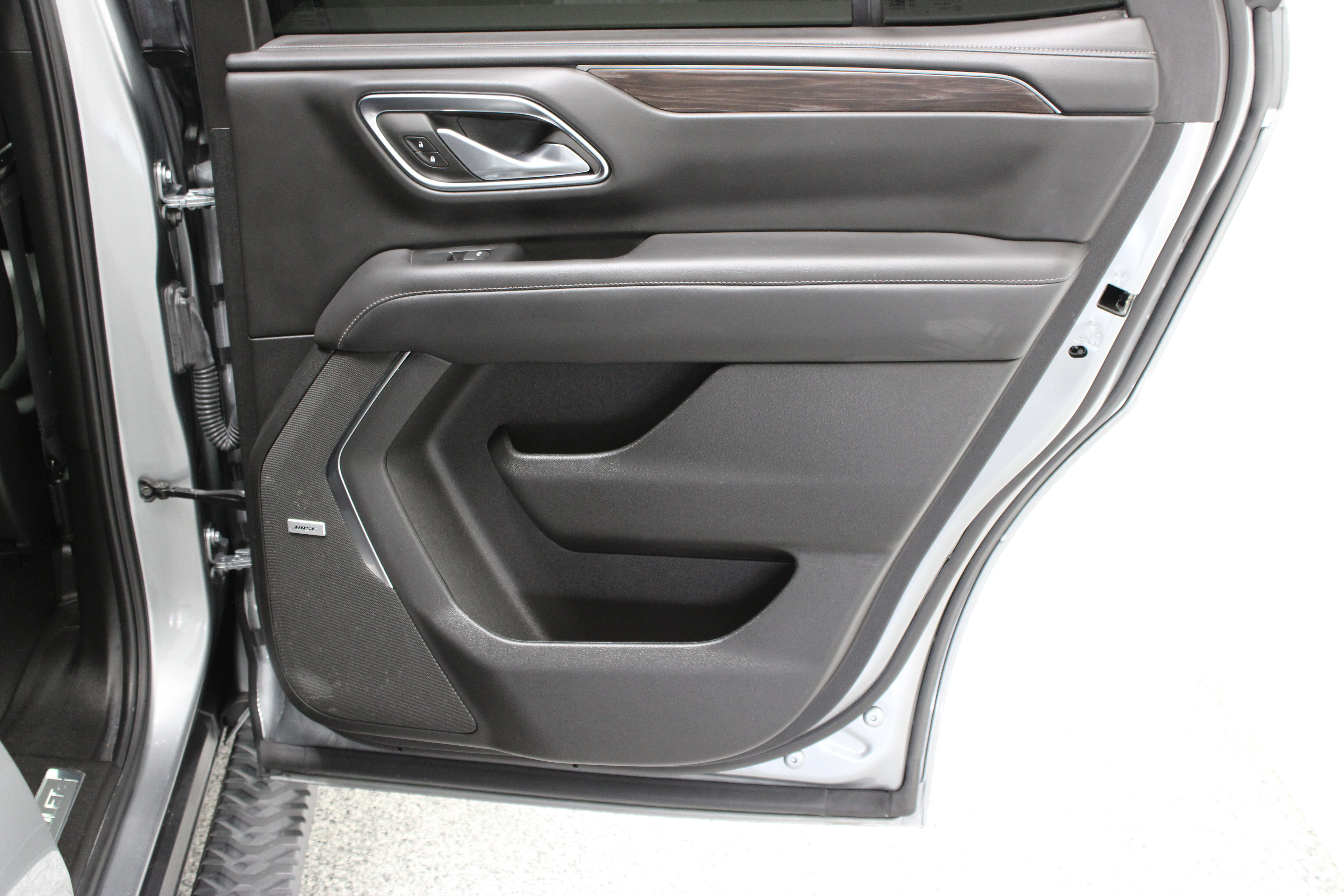 Used 2023 Chevrolet Tahoe Z71 w/ Luxury Package AWD/4WD image 38