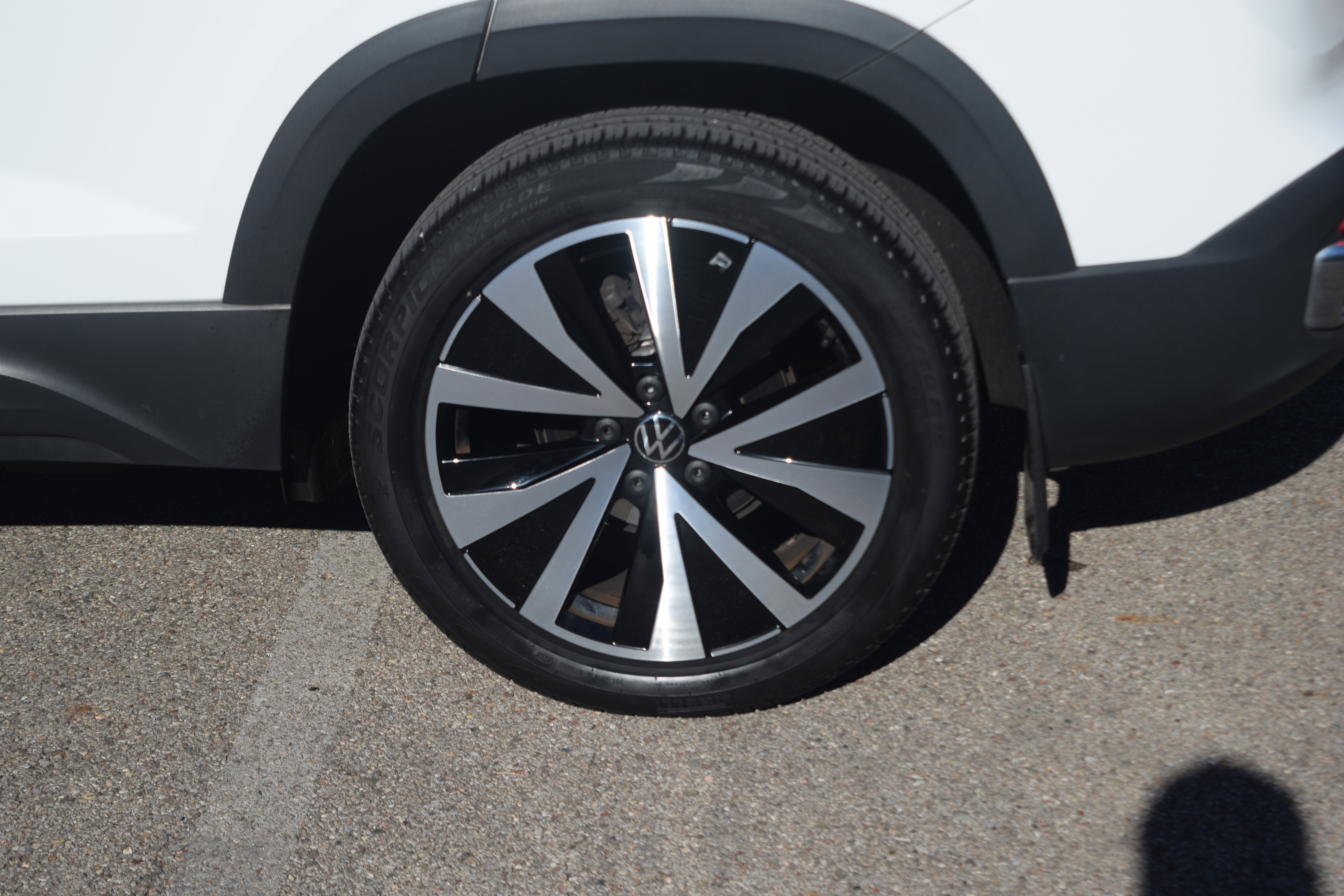 Used 2022 Volkswagen Taos SE w/ Panoramic Sunroof Package image 29