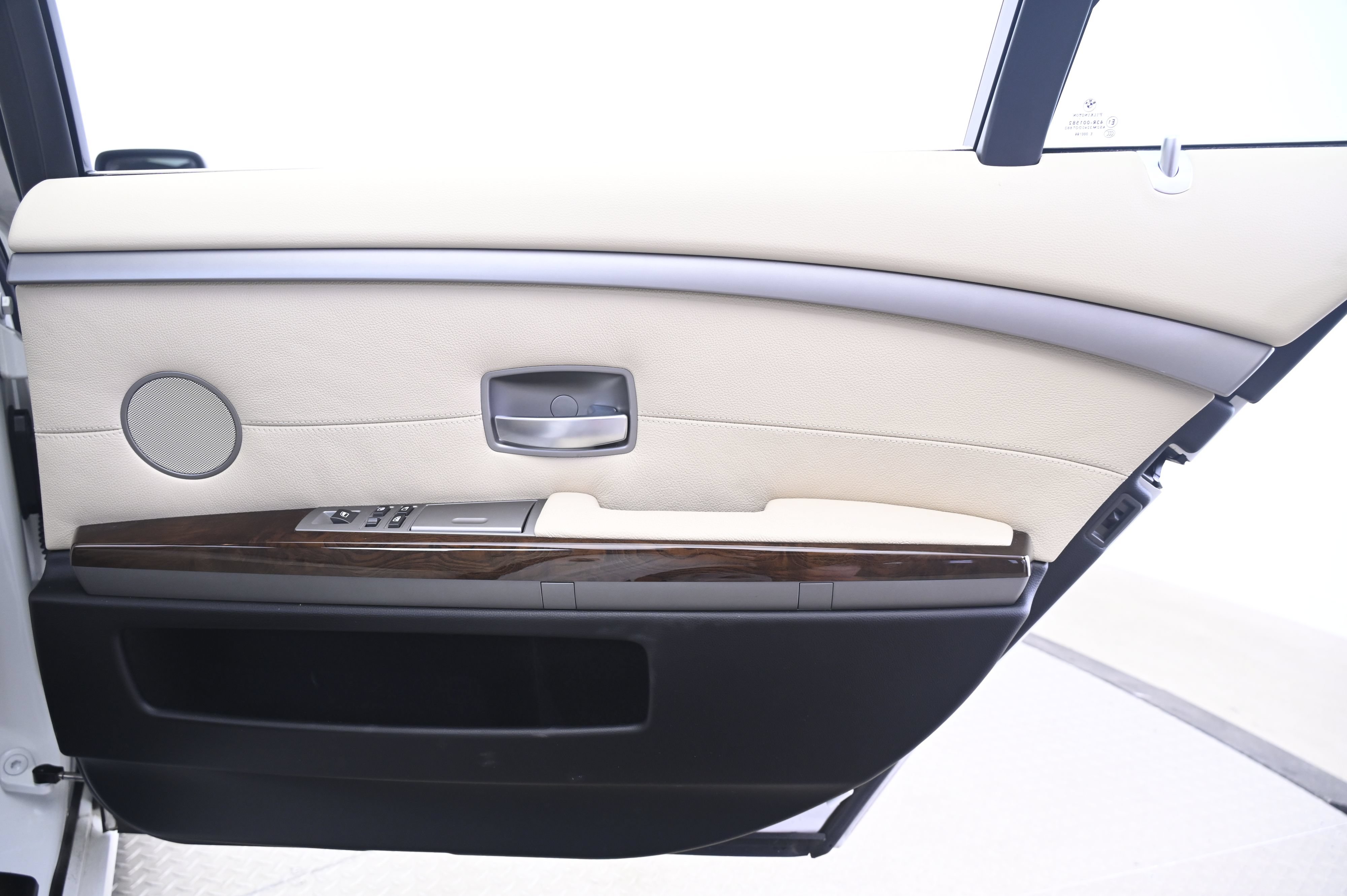 Used 2007 BMW 750Li RWD image 16
