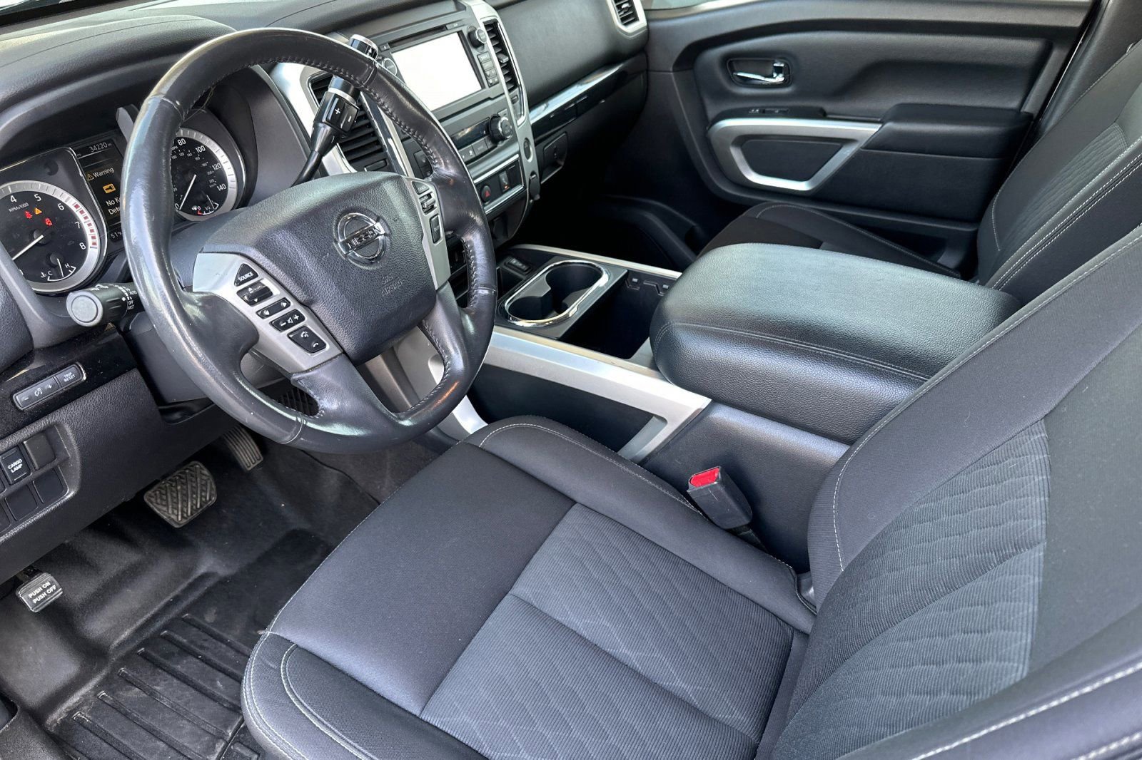 Used 2017 Nissan Titan SV image 10