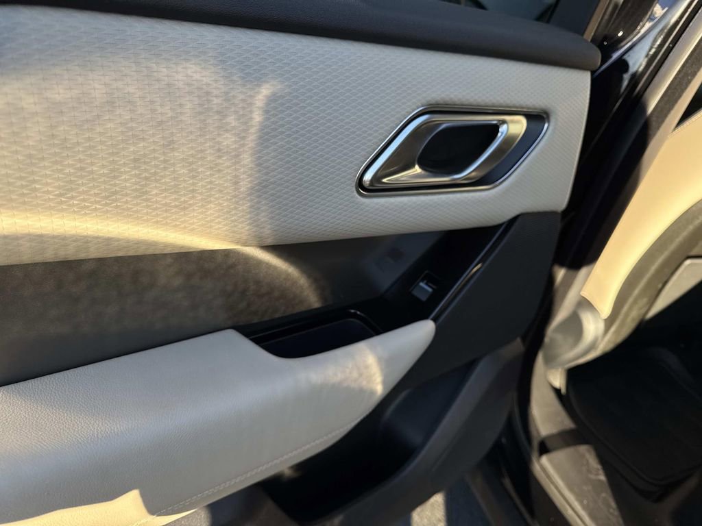 Used 2020 Land Rover Range Rover Velar S image 10