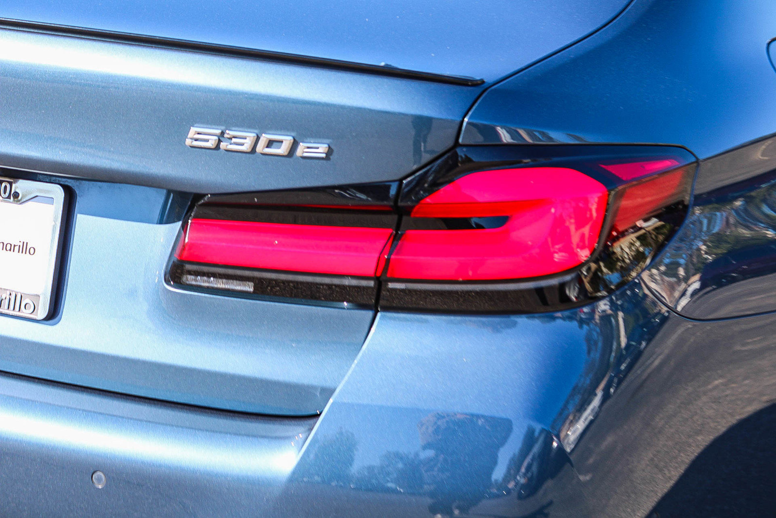 Used 2023 BMW 530e w/ M Sport Package image 7