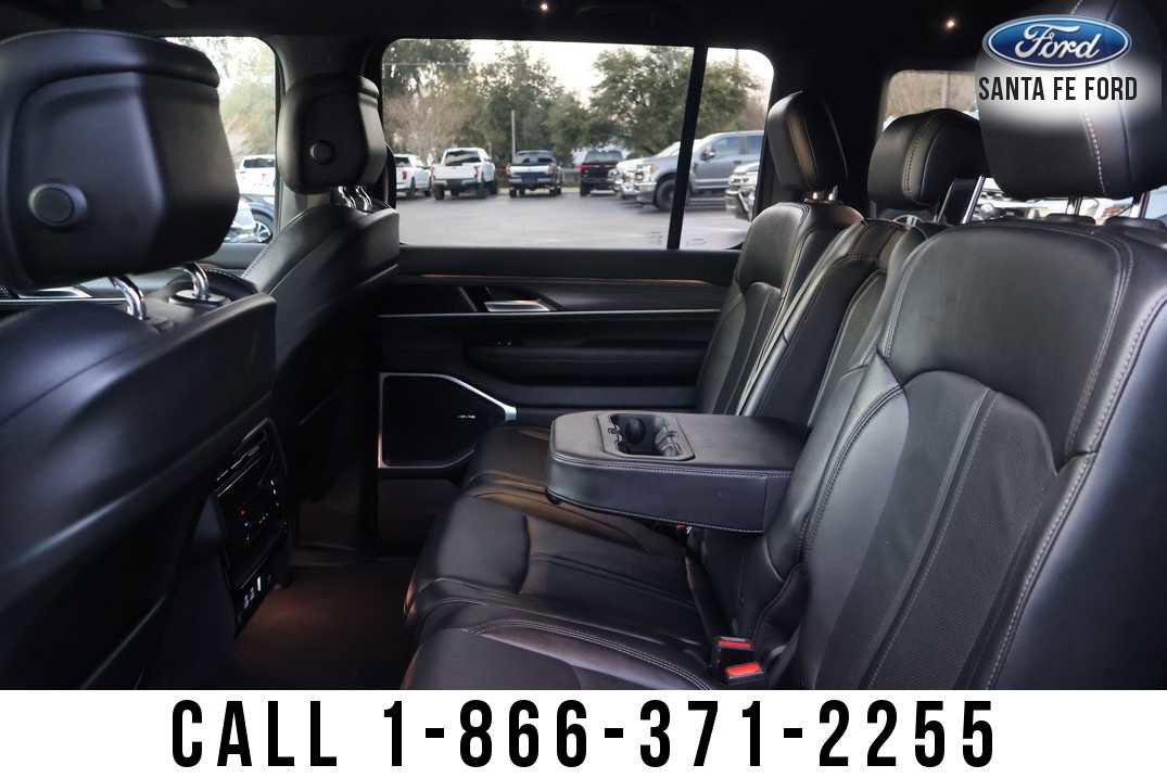 Used 2024 Jeep Wagoneer L Series II w/ Flexible Seating Group AWD/4WD image 13