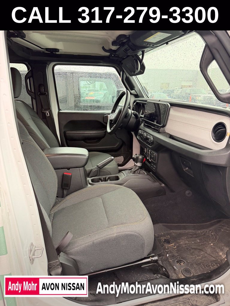Used 2024 Jeep Gladiator Sport AWD/4WD image 9