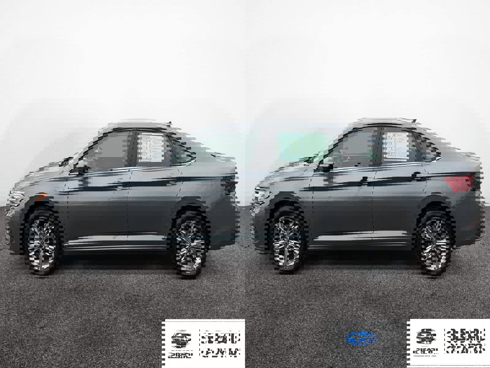 Used 2023 Volkswagen Jetta SE image 2