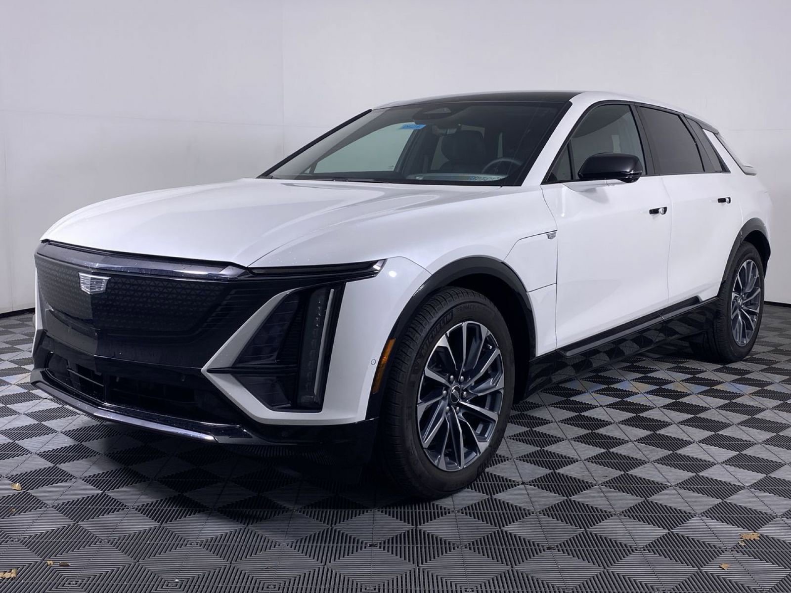 New 2025 Cadillac Lyriq Sport w/ LPO, Floor Liner Package AWD/4WD image 19