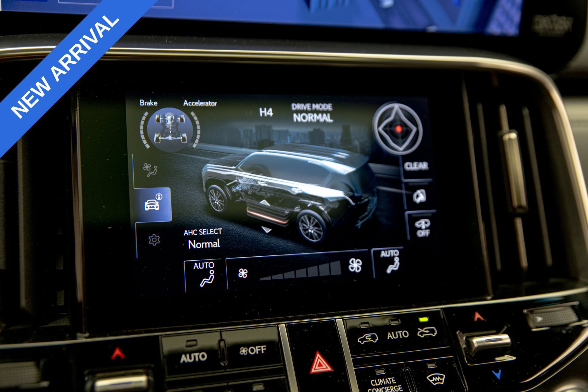 Used 2022 Lexus LX 600 4WD w/ Accessory Package (Z1) image 23