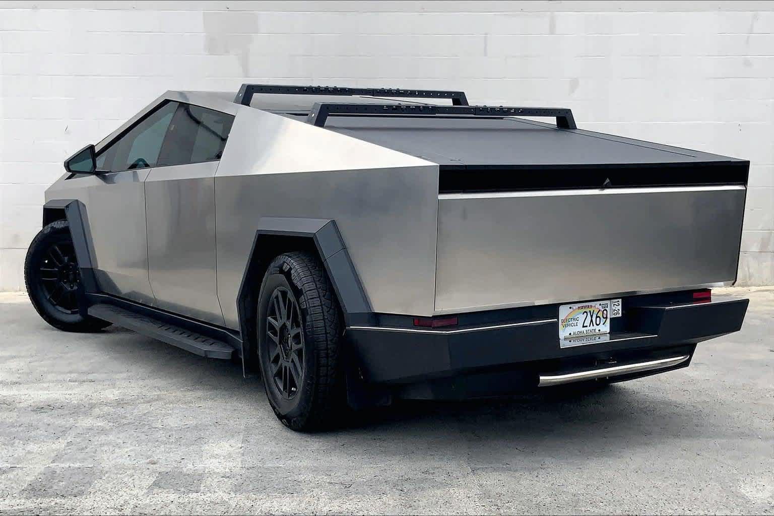 Used 2024 Tesla Cybertruck AWD Crew Cab image 4