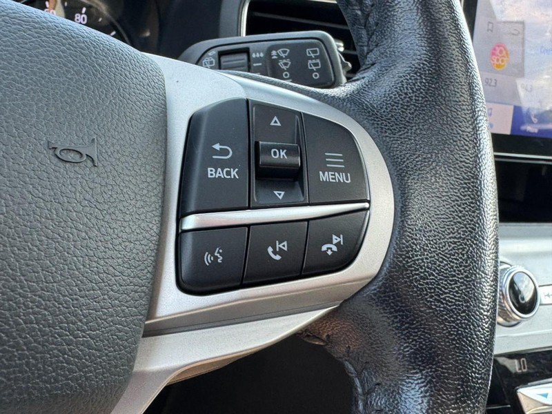 Used 2020 Ford Explorer XLT w/ Equipment Group 202A AWD/4WD image 17
