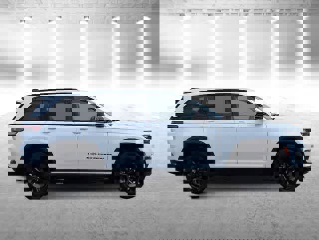 Used 2023 Jeep Grand Cherokee Limited w/ Black Appearance Package image 9