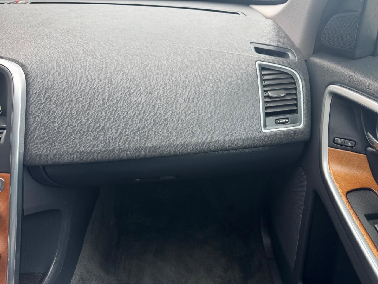 Used 2017 Volvo XC60 T5 Inscription image 11