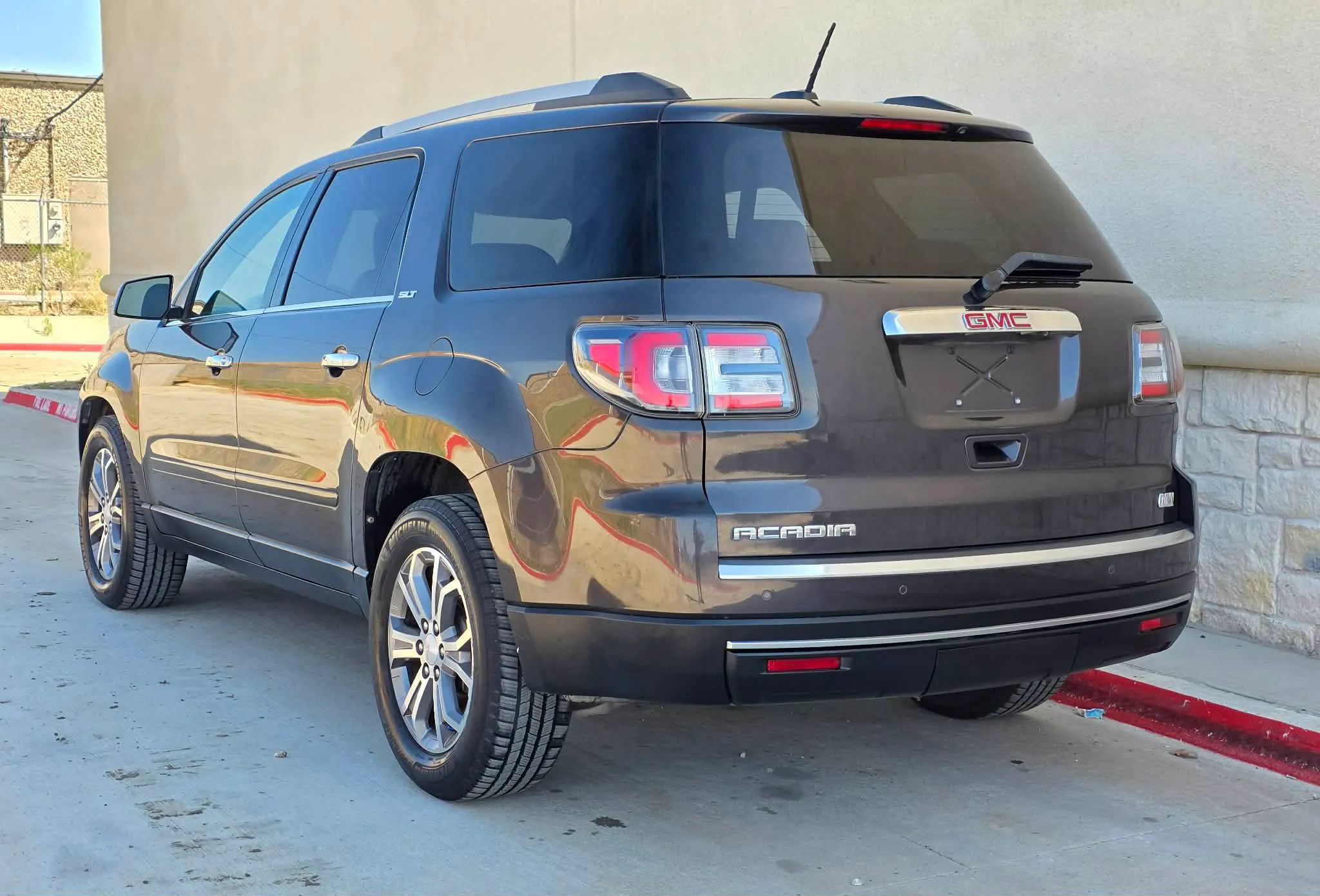 Used 2016 GMC Acadia SLT image 4