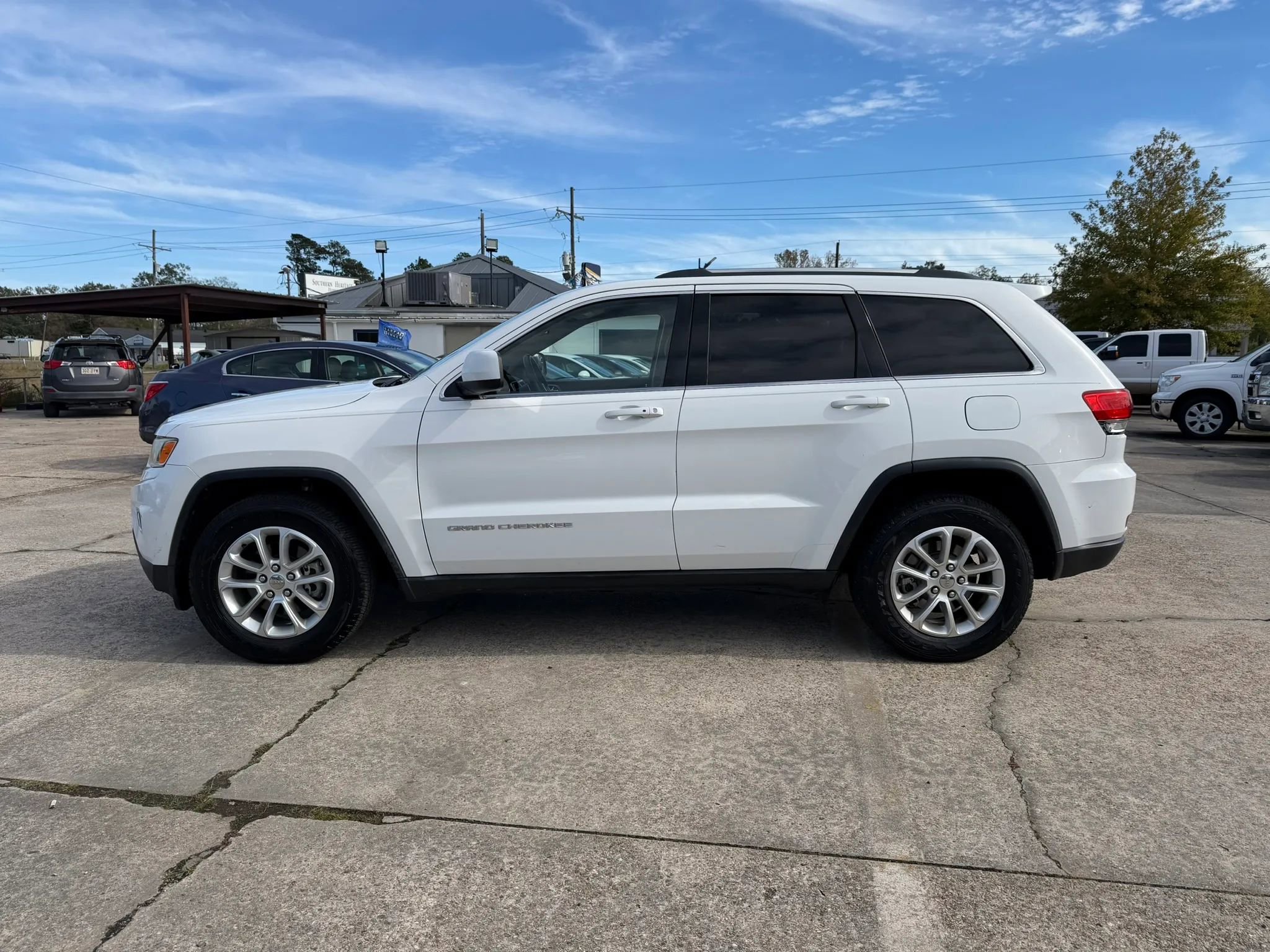 Used 2016 Jeep Grand Cherokee Laredo w/ Quick Order Package 23E RWD image 2