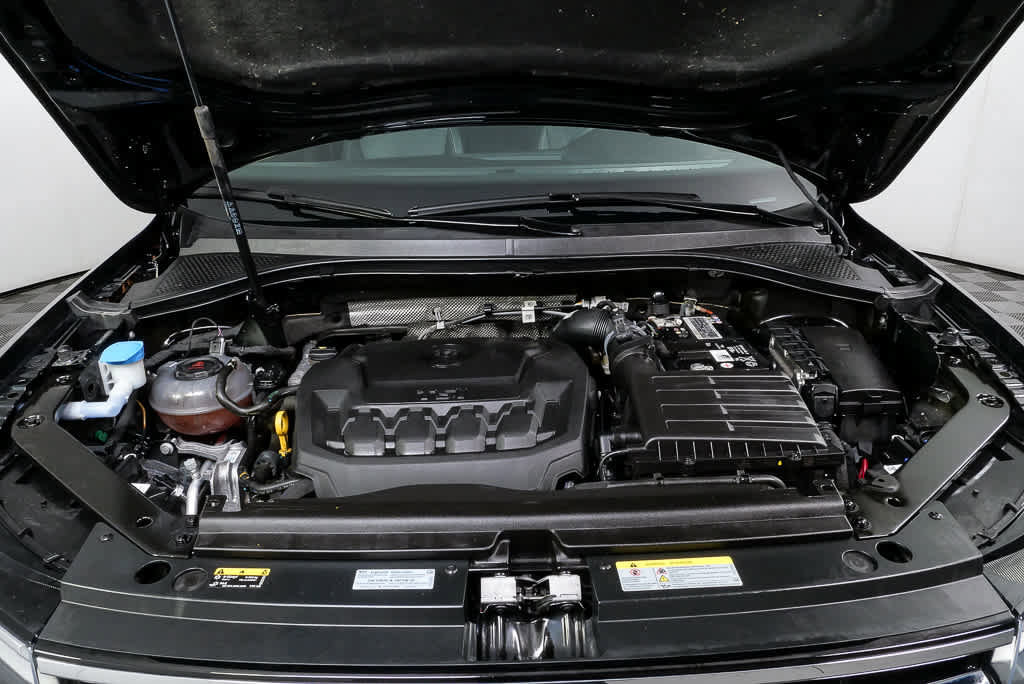 Certified 2023 Volkswagen Tiguan SE FWD image 35