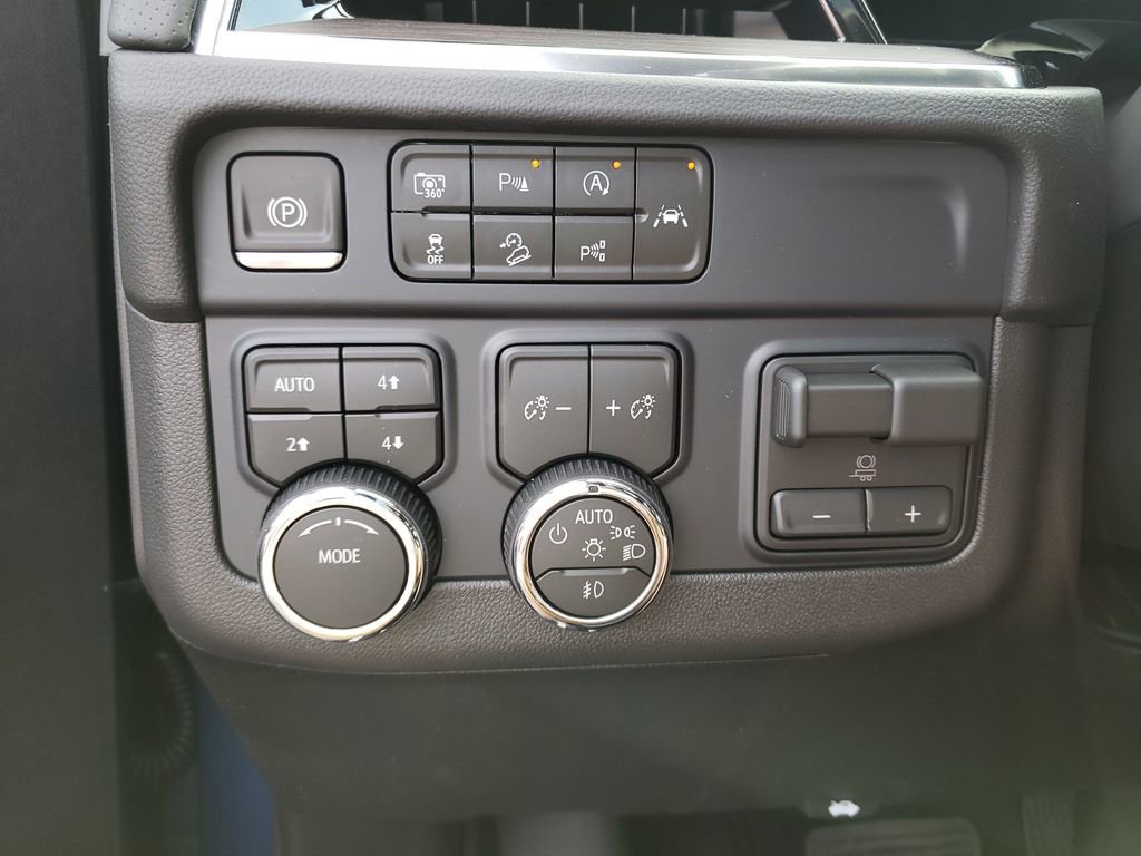 New 2026 Chevrolet Tahoe Premier w/ Sun And Tow Package AWD/4WD image 22