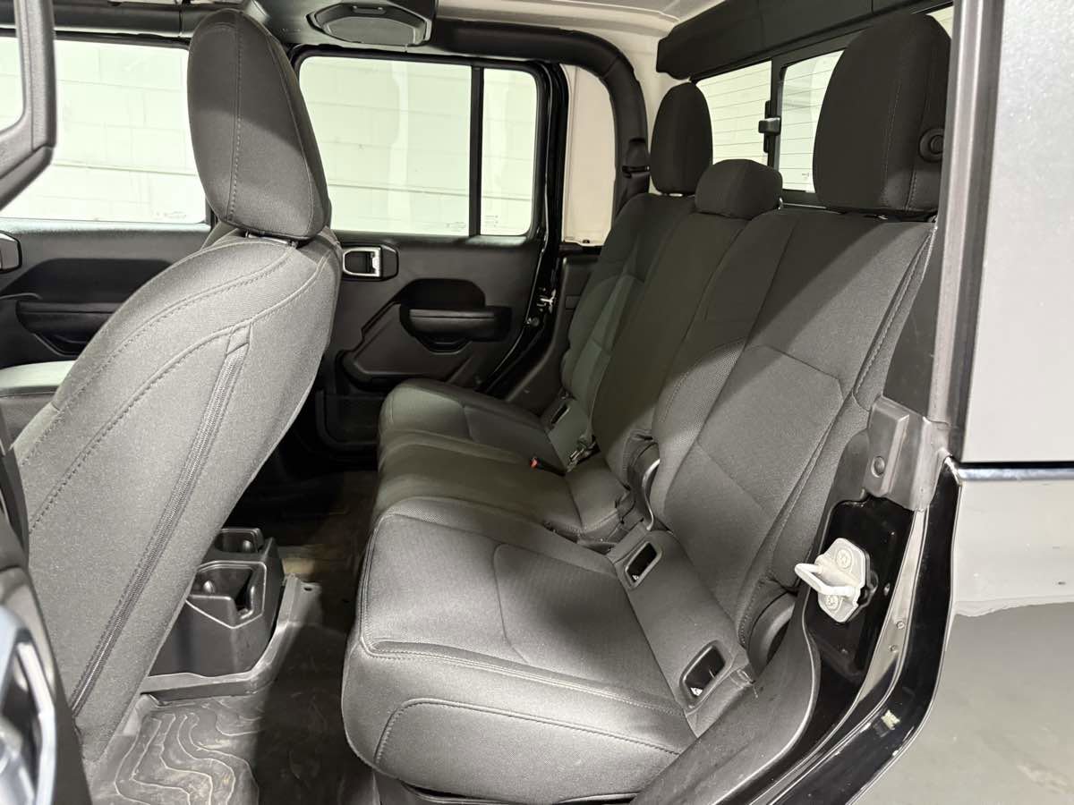 Used 2023 Jeep Gladiator Sport image 19