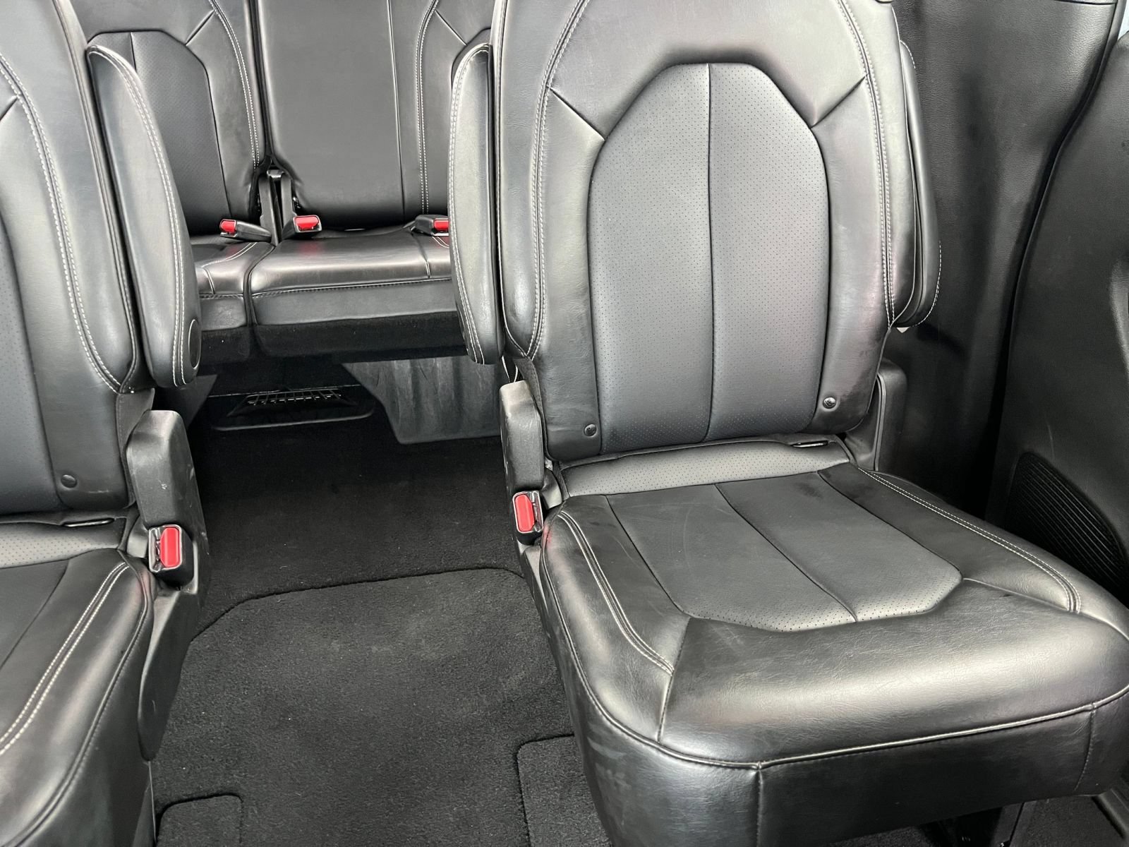 Used 2025 Chrysler Pacifica Select FWD image 39