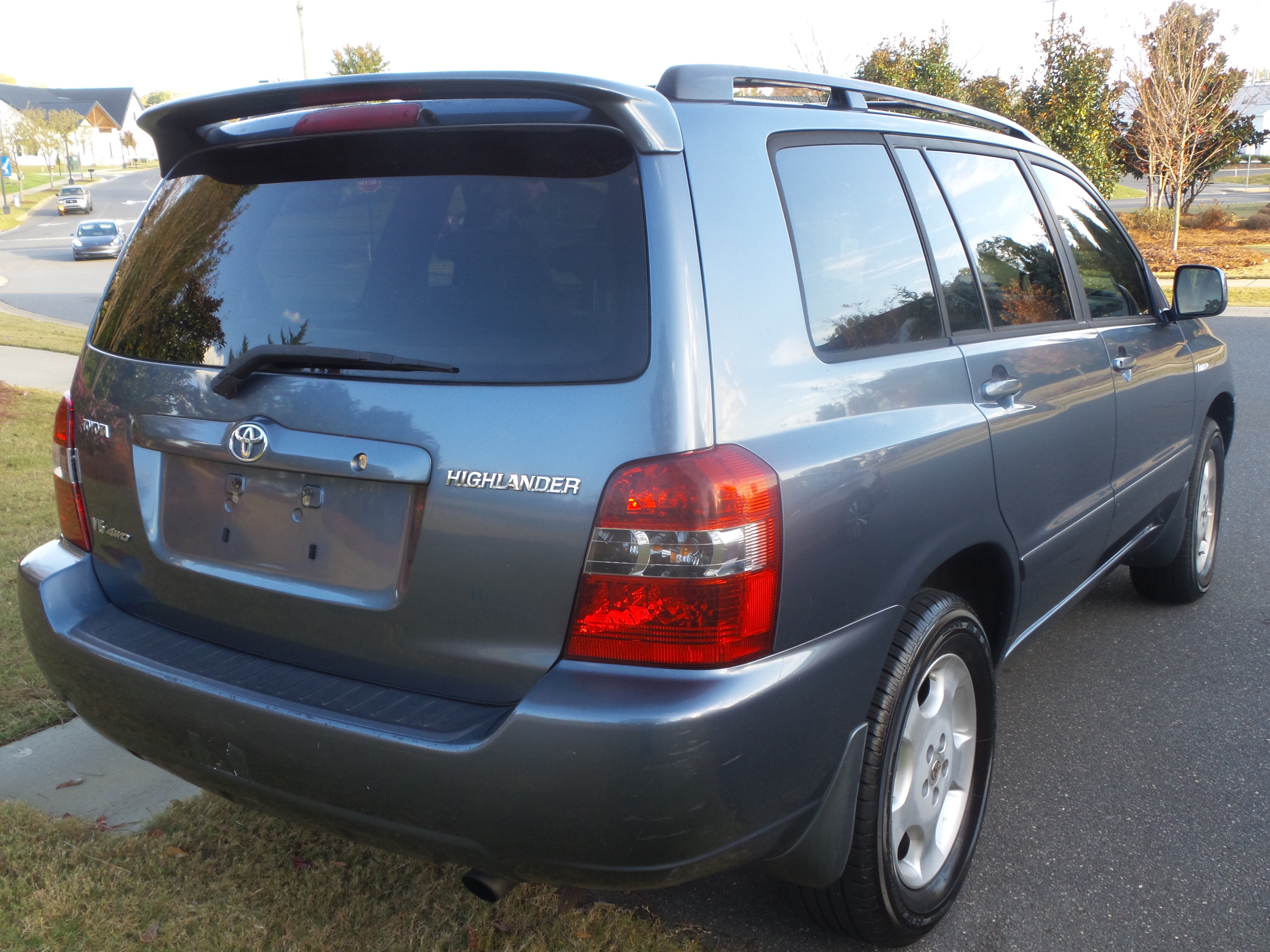 Used 2005 Toyota Highlander Limited w/ Value Pkg 2 AWD/4WD image 13