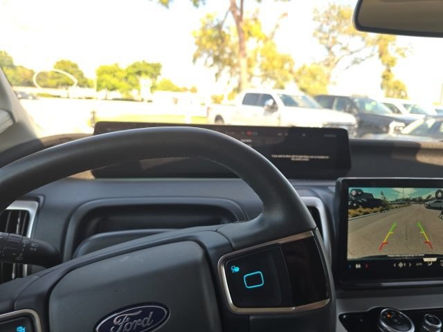 Used 2025 Ford Expedition Active AWD/4WD image 20