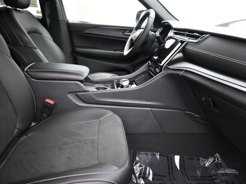 New 2025 Jeep Grand Cherokee L Altitude image 18