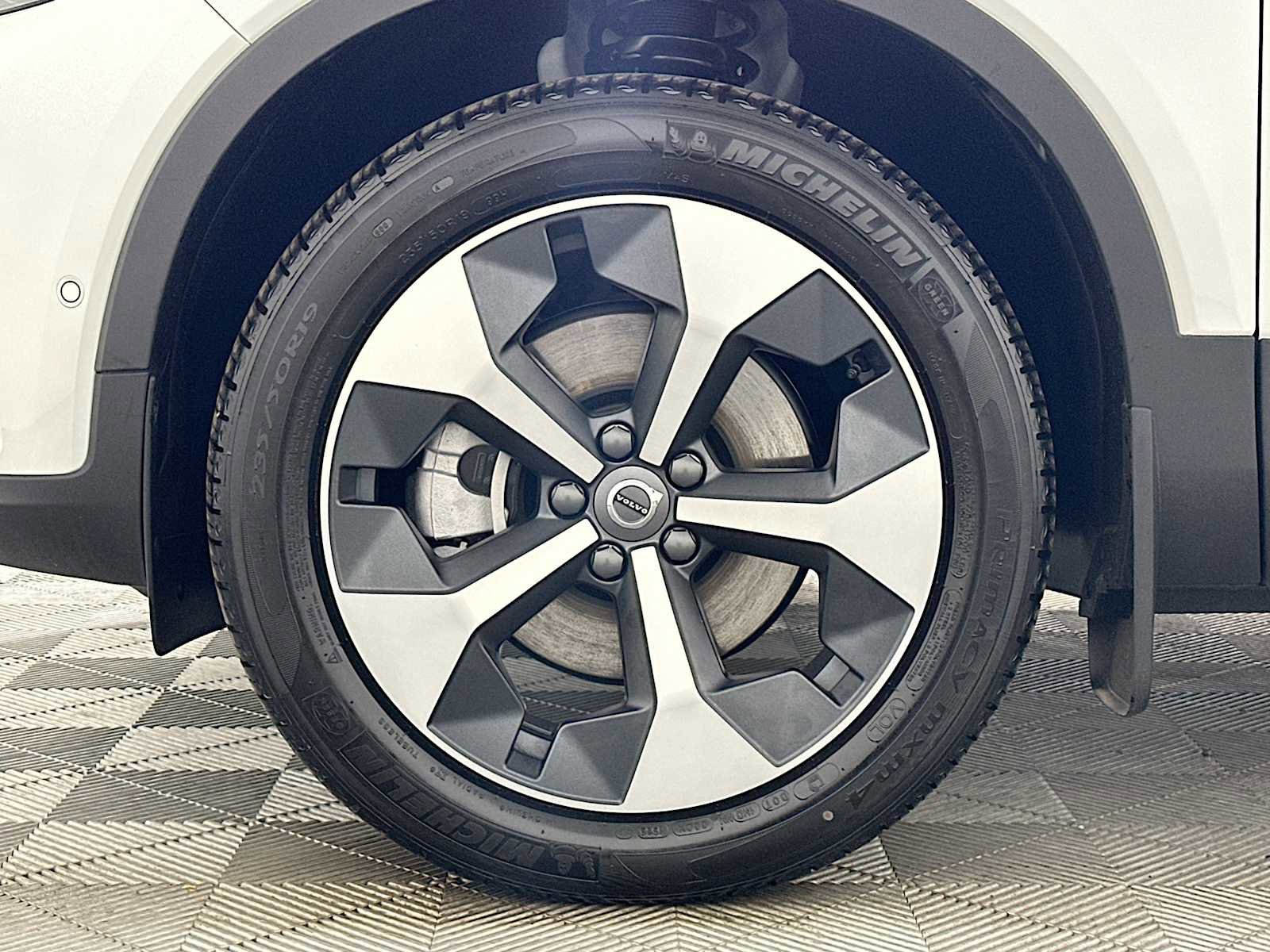 Used 2025 Volvo XC40 B5 Plus w/ Climate Package image 29