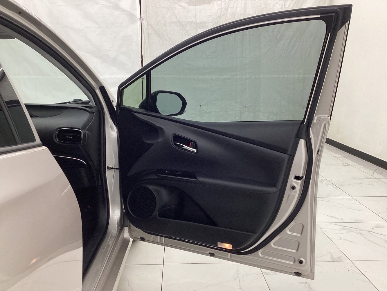 Used 2017 Toyota Prius Prime Premium w/ Carpet Mat Package image 19