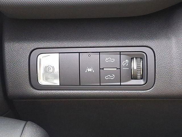 Used 2025 Chevrolet Silverado EV LT AWD/4WD image 29