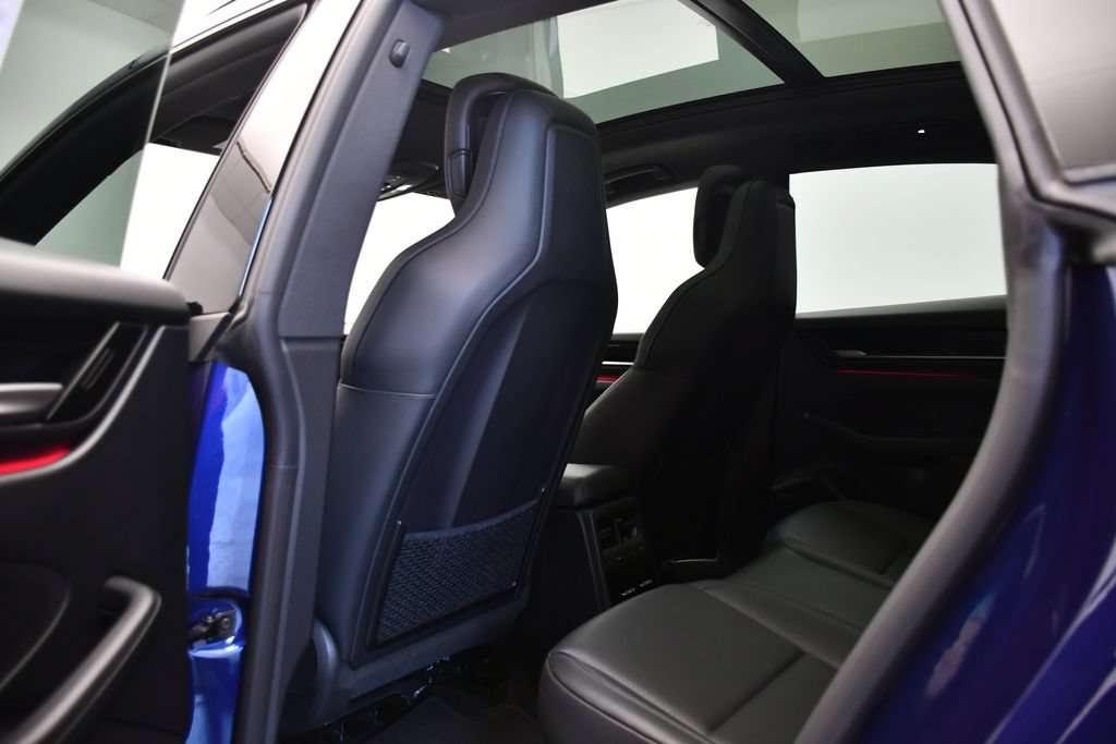 Certified 2025 Porsche Macan 4S Electric AWD/4WD image 46