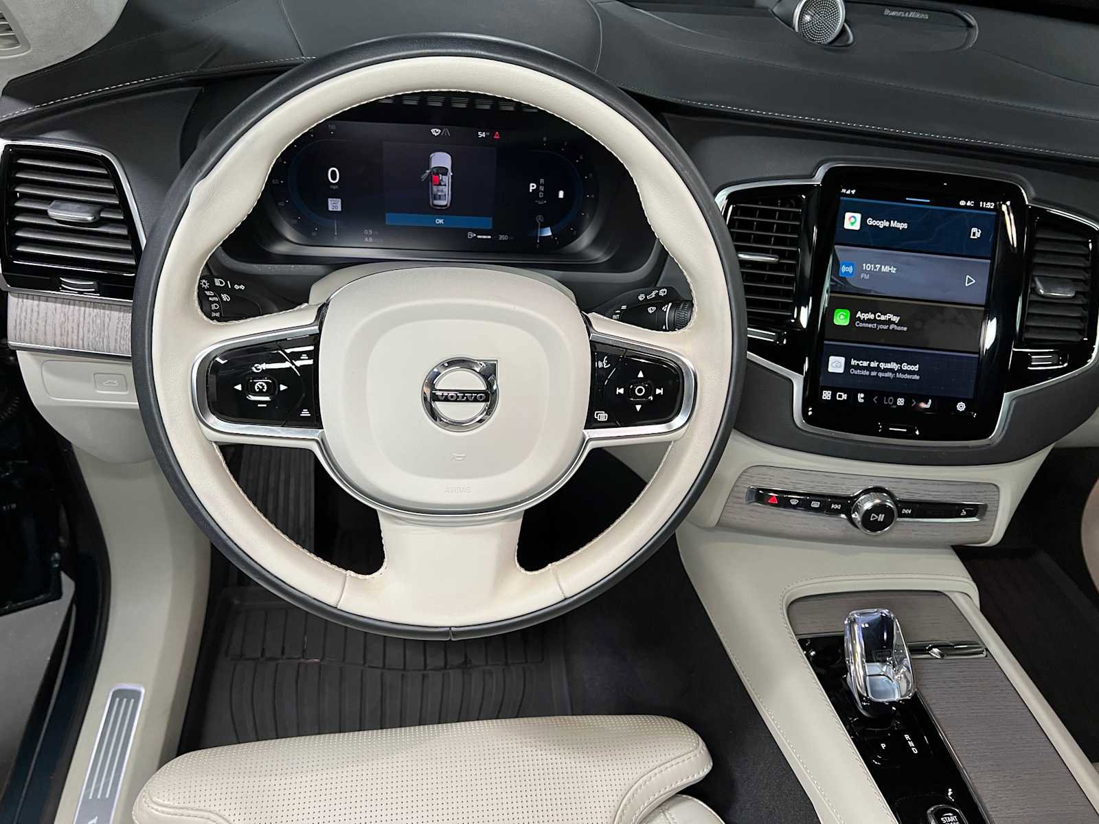 Used 2024 Volvo XC90 B6 Ultimate w/ Lounge Package image 27